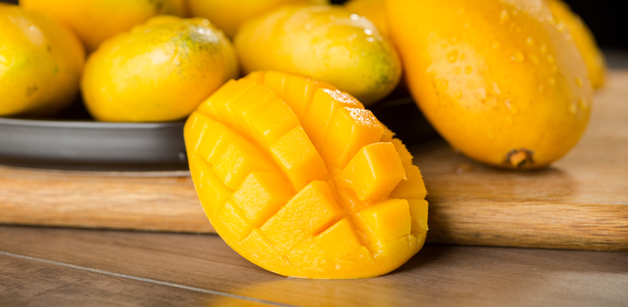 这可是芒果最火热的季节啊 百色芒果淡黄色的果肉 清香甜蜜的味道